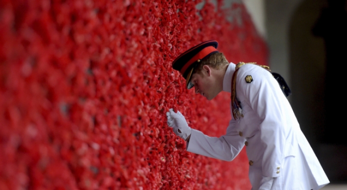 (Photo News) Act of remembrance