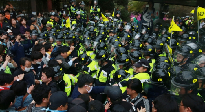 Sewol clash prompts blame game