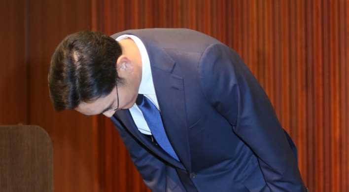 Samsung heir apologizes over MERS outbreak at its hospital