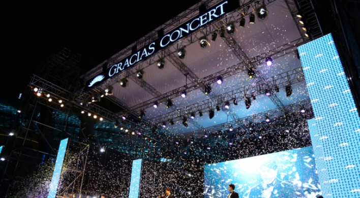 Gracias Choir holds summer night concert