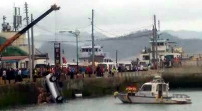 3 women killed, 1 injured after car falls into sea