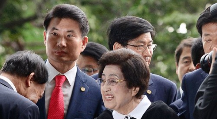 Ex-first lady leaves for N. Korea on hope of better inter-Korean ties