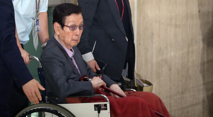 Health concerns raised of aging Lotte founder