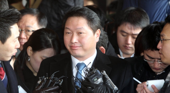 Park pardons SK chairman