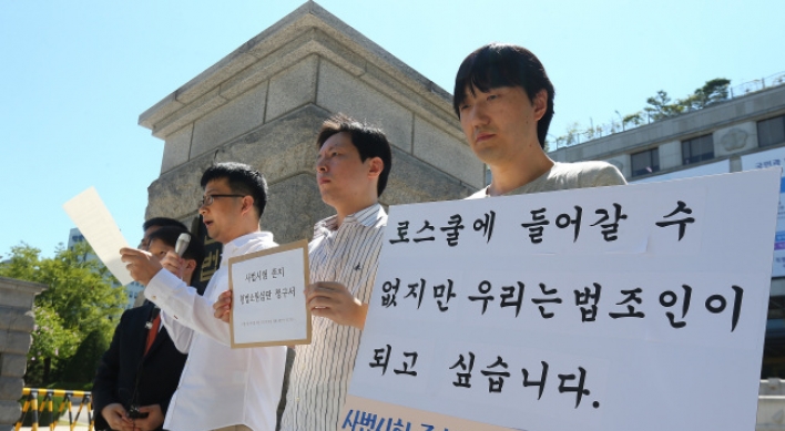 Debate grows over fate of Korea’s traditional bar exam