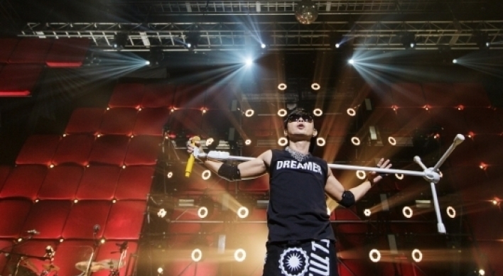 Singer Lee Seung-hwan breaks record with six-hour concert
