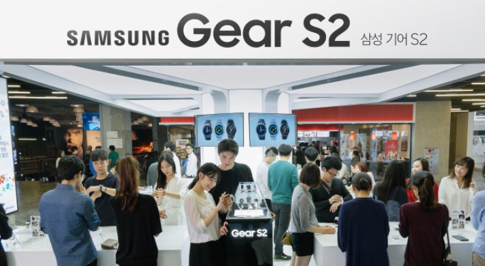 [Photo News] Samsung Gear S2 hits shelves in Korea