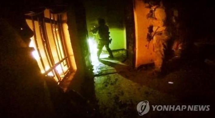 '미군 첫 사망' 대규모 IS 인질 구출작전 장면 공개