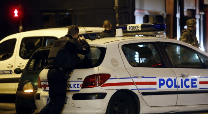 프랑스 테러범 8명 사망 ‘7명은 자살 조끼 폭발’