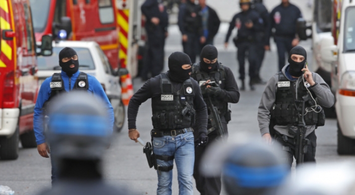 2 dead, 7 arrested in French terror raid