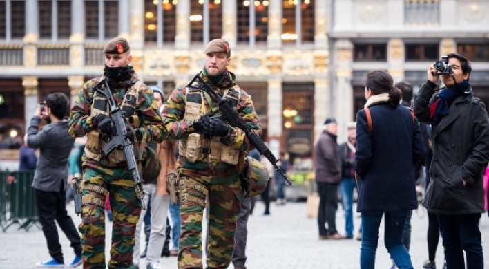 Terror alert shuts Brussels metro