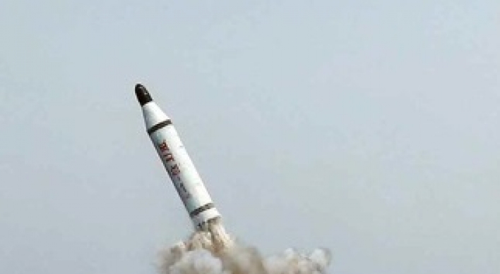 N.K. apparently fails submarine missile test