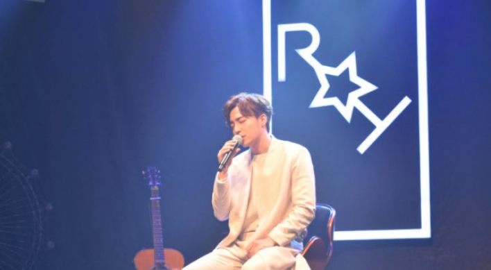 Roy Kim lays down guitar for 3rd album