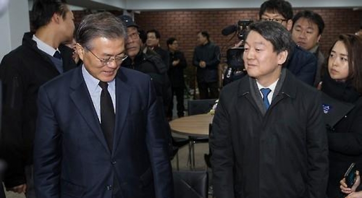 외부인사 영입효과?...리얼미터 “文 대선지지도 1위 탈환”