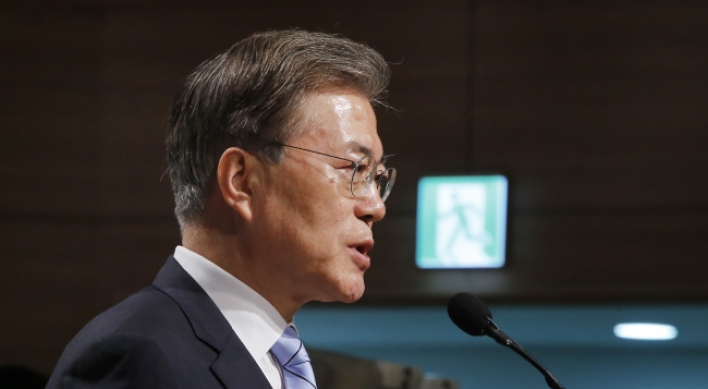 Moon announces his plan to resign