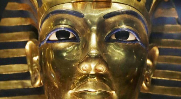 Egypt museum staff to face disciplinary hearing over Tut mask