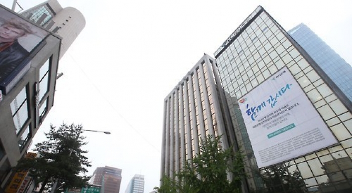 Korean banks' high loan ratio may pose grave risks: report