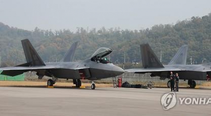 美전략무기 F-22 4대 내일 한반도 출동…대북 군사적 압박