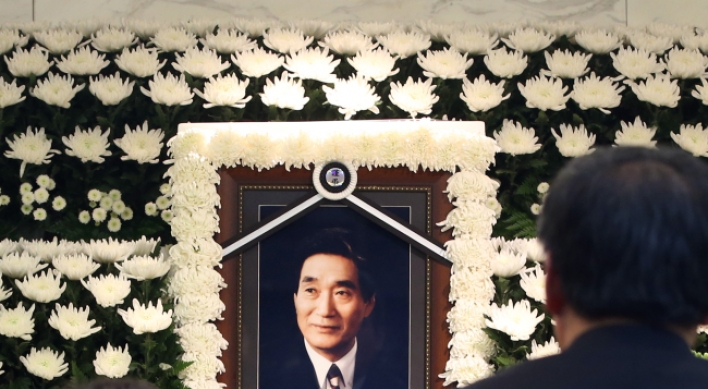 Politicians, lawmakers pay tribute to former opposition leader