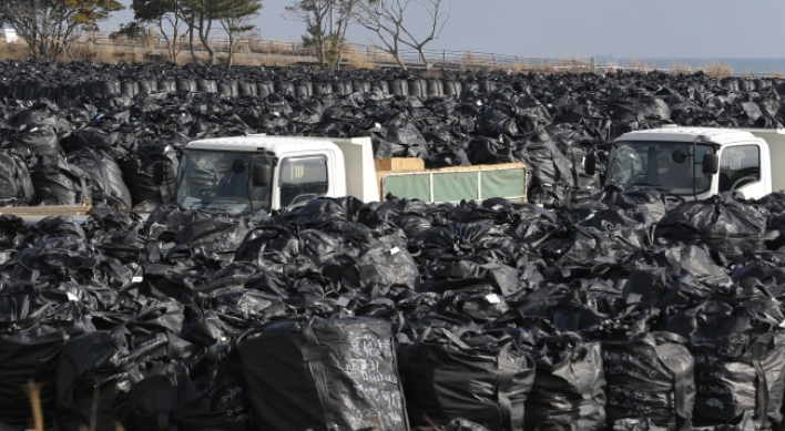 Fukushima 'decontamination troops' often exploited, shunned