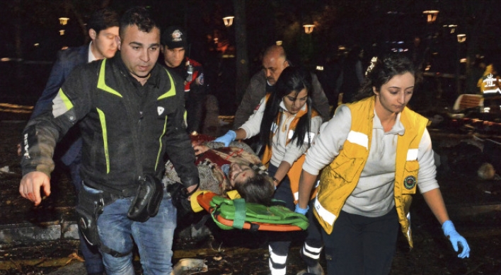 Car bomb kills 34, wounds 125 in Turkey