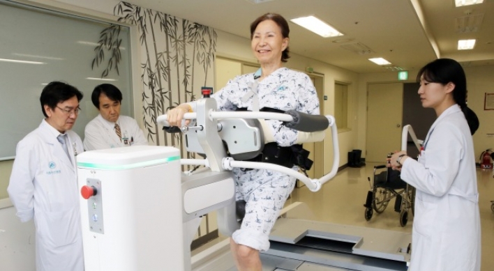 [Photo News] Robot helping rehabilitation