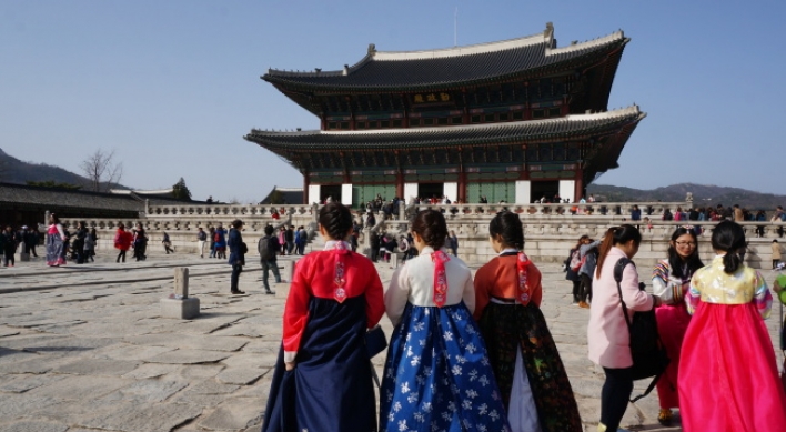 Hanbok back in fashion among youths