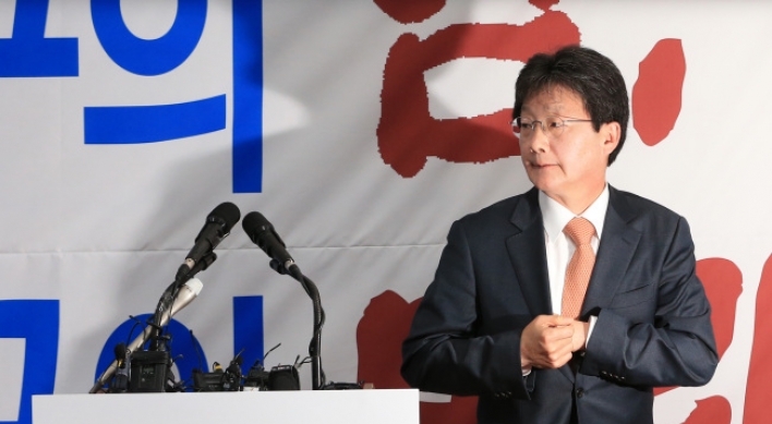 Ex-Park aide defects from Saenuri