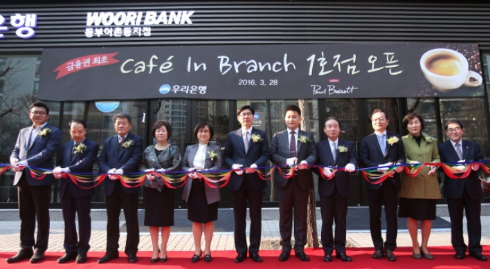 [Photo News] Coffee shop in a bank