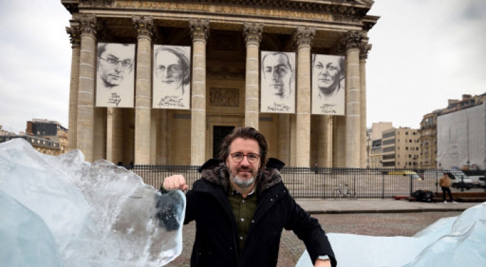 Artist Eliasson plans gigantic fountain for Versailles