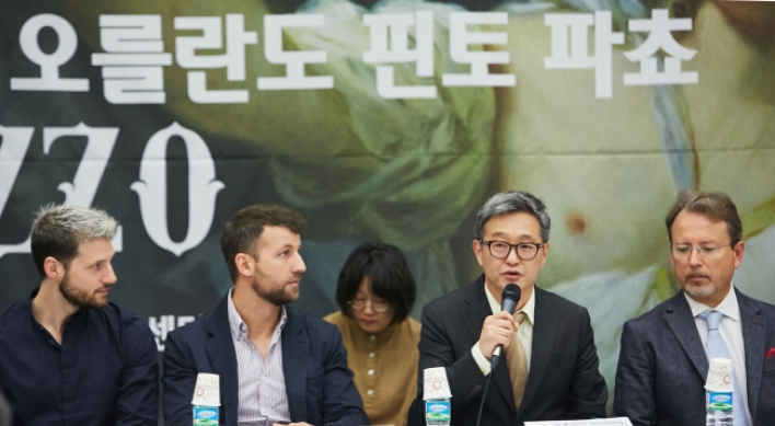 KNO chief sorry for appointing wife, introduces new Korean premiere