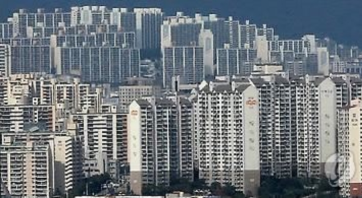 Number of Koreans changing residences drops in April amid economic slowdown