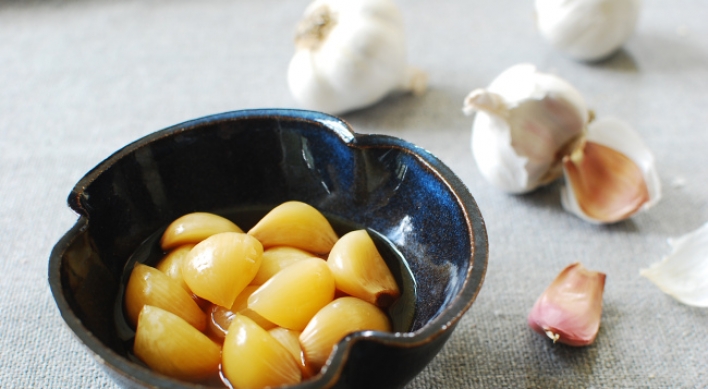 [Home Cooking] Pickled garlic (maneul jangajji)