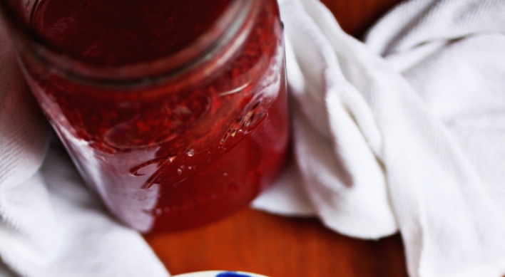 Make this delicious strawberry sauce