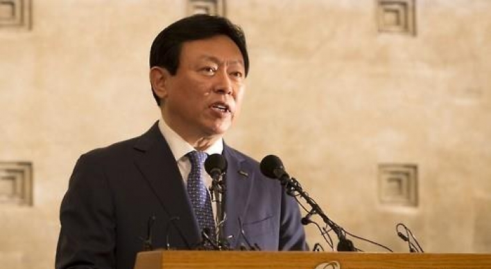 Lotte chairman shows confidence amid widening probe