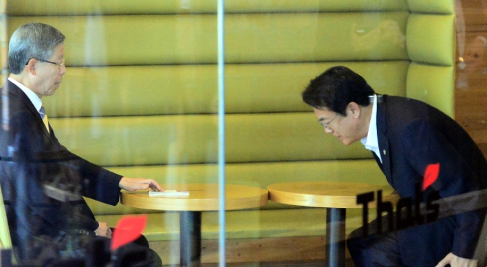 Saenuri feud quietens after leaders' meeting