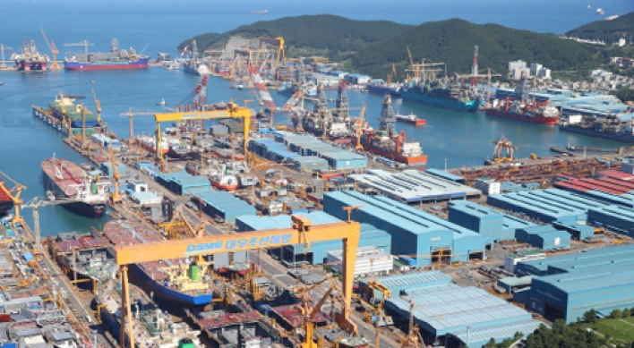 Ratings agency downgrades major shipping companies and shipyard