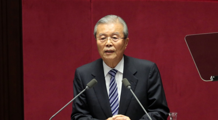 Minjoo chief emphasizes economic democracy