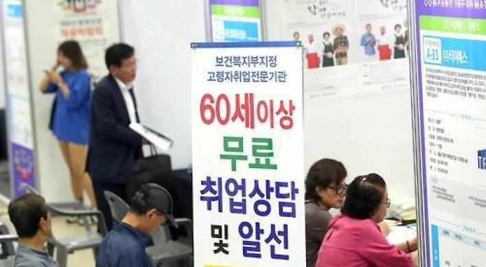 Korea lags behind Japan in senior employment rate