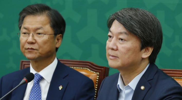 Two leaders of People's Party offer to resign over corruption scandal