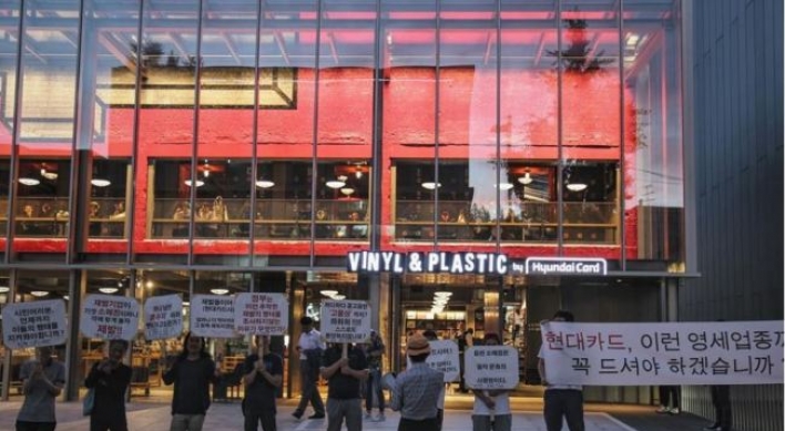 Indie record shop owners oppose large Itaewon music store