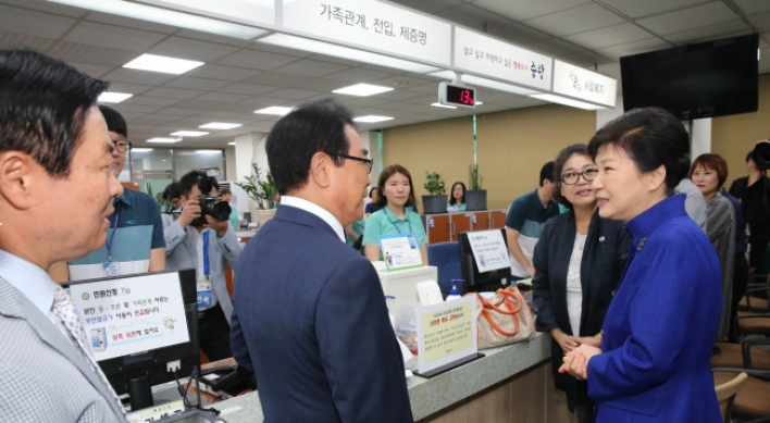 Park visits Seoul welfare center