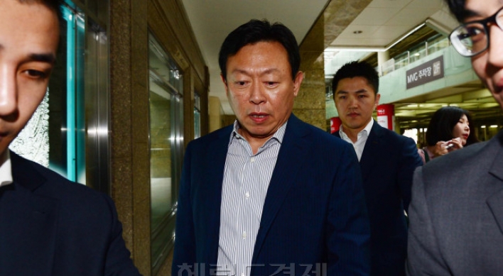 Ex-Lotte Chemical exec indicted on alleged tax evasion