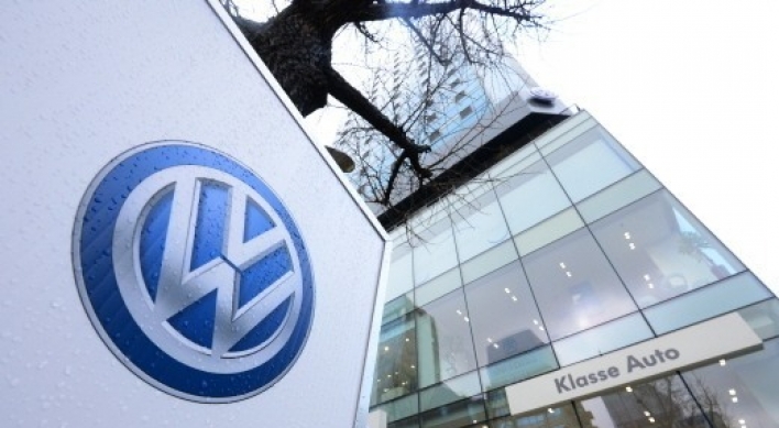 Volkswagen price slumps amid widening scandal