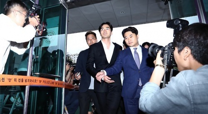 Actor Lee Jin-wook denies sexual assault allegation