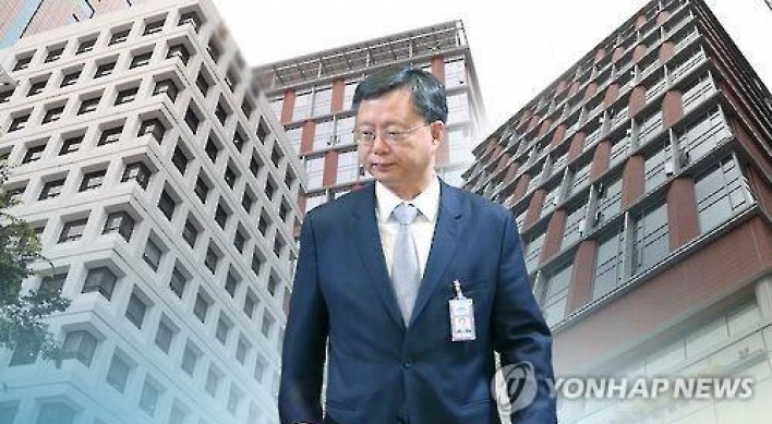 Park's aide refuses to step down over allegations of ties to corrupt businessmen