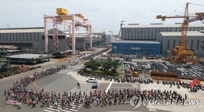 Unionized workers of Hyundai Motor extend strike, denting output