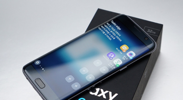 Samsung Galaxy S7 Edge outsells its flat-screen sibling