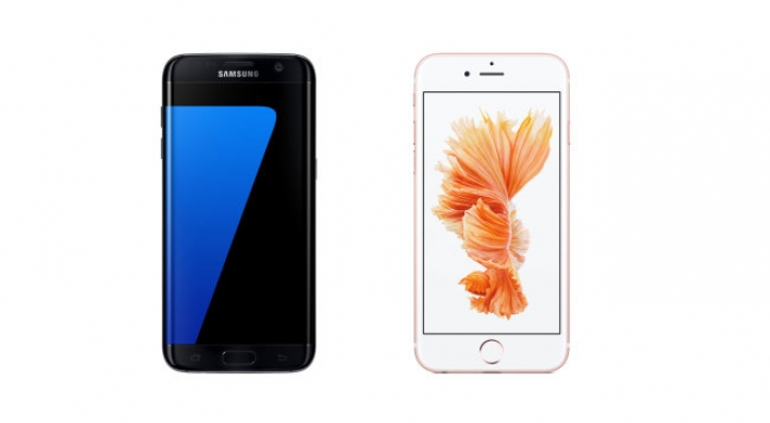 Samsung far outpaces Apple in smartphone shipments