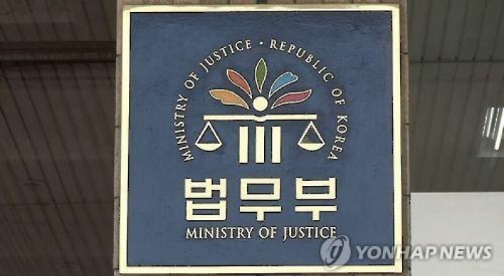 Gov't paroles SK Group vice chairman convicted of embezzlement